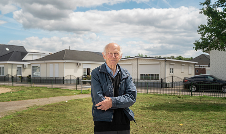 Jan van der Zandt zet zich al 40 jaar in voor het welzijn en onderwijs van woonwagenbewoners, Roma en Sinti